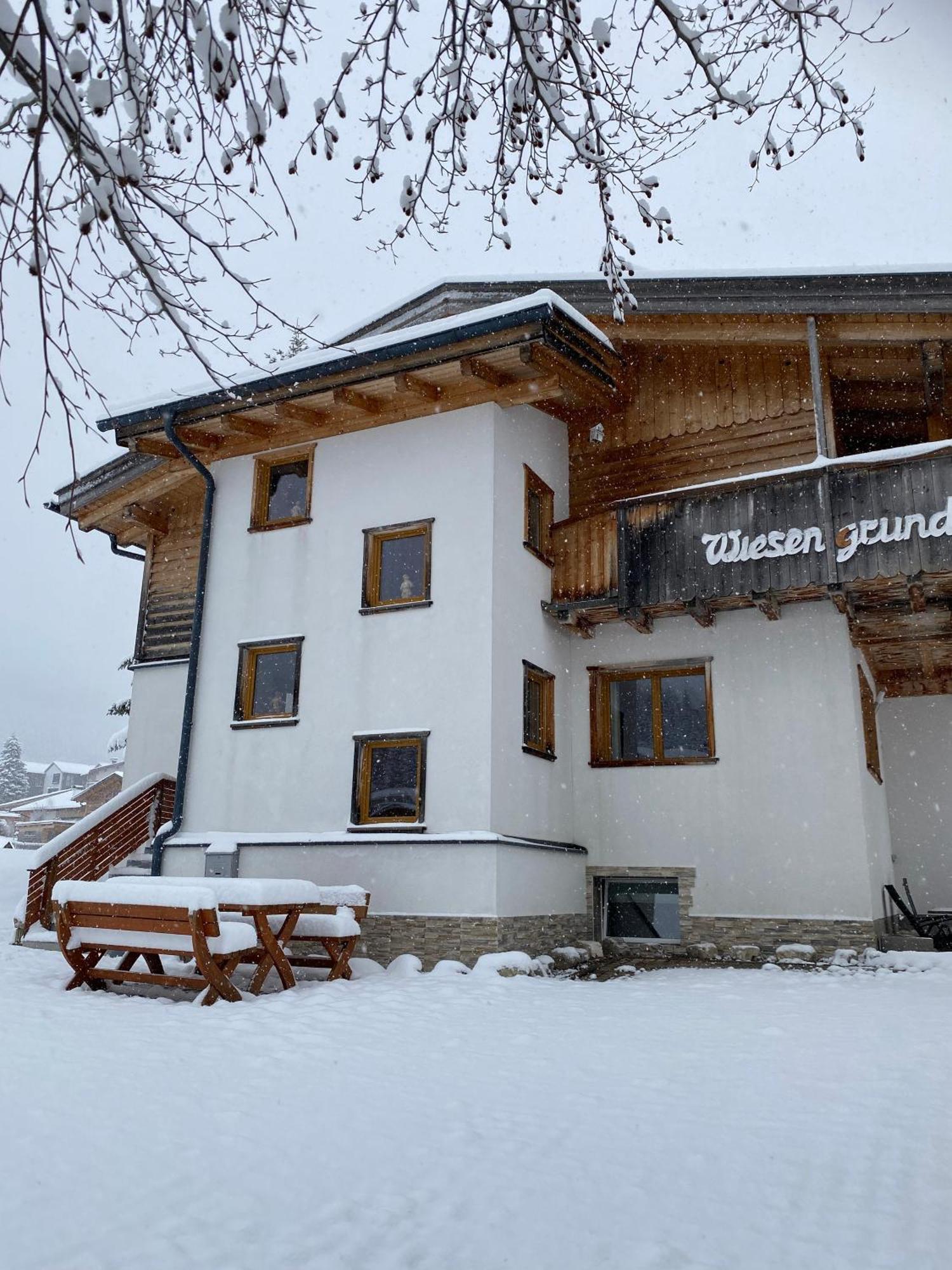 Aparthotels Berwang / Haus Wiesengrund Екстер'єр фото